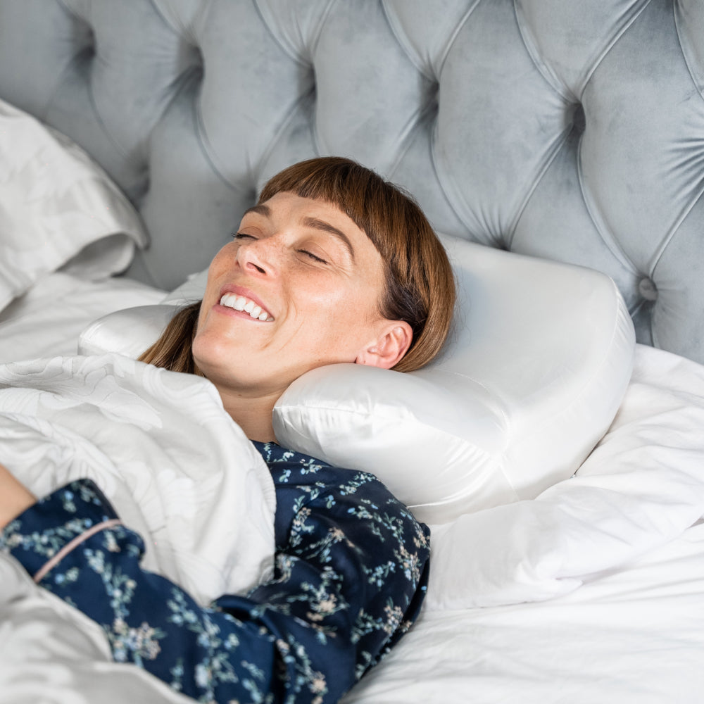 Silk pillowcase memory foam pillow for hot flushes at night